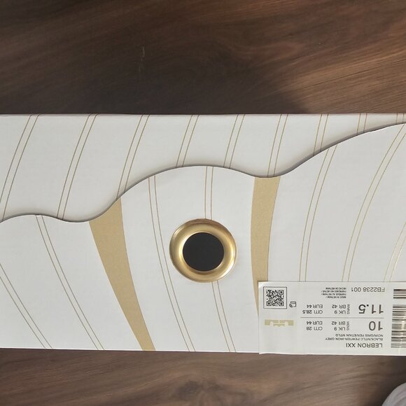 Lebron 21 Tahitian colorway - Picture 4 of 5